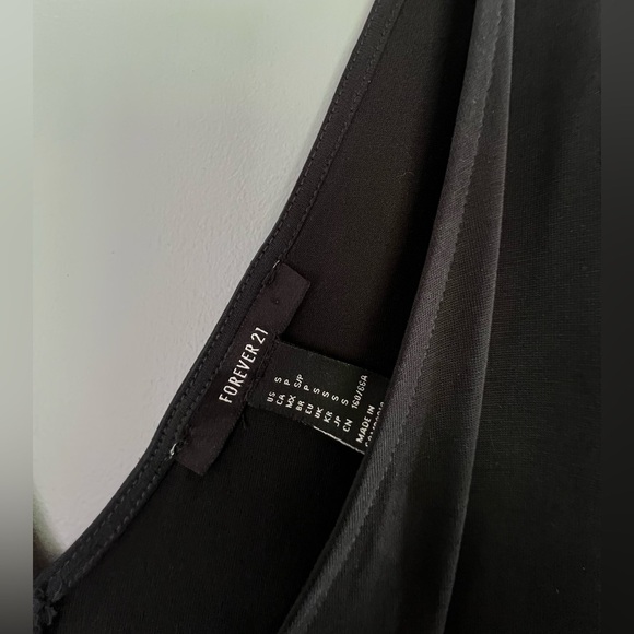 Forever 21 Black Jersey Jumsuit Low V Size S.
Lightweight, soft & comfortable - Picture 5 of 10